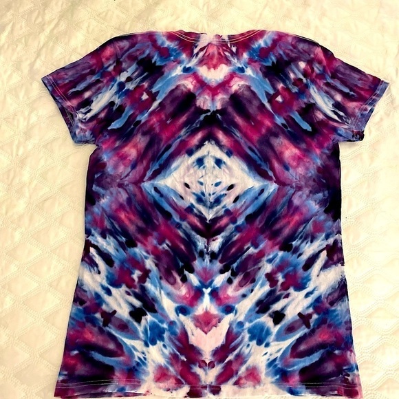 Women’s hand crafted tie dye v neck tshirt size L - Picture 2 of 6